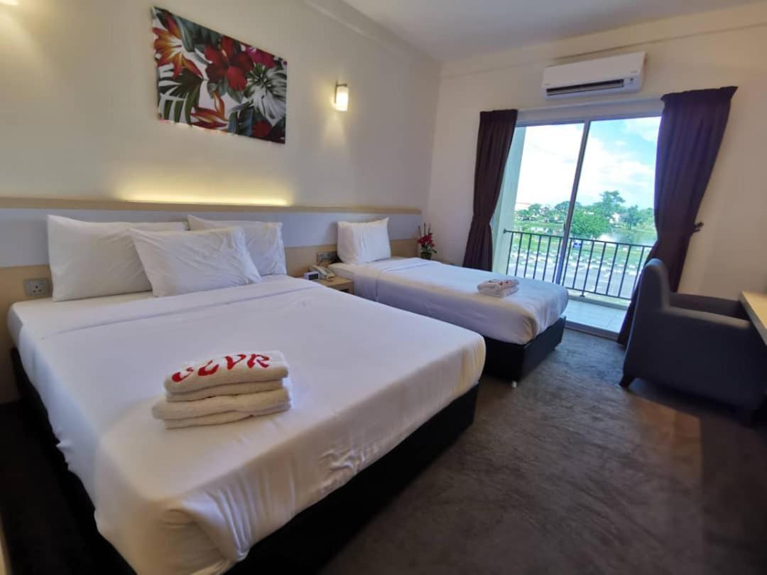 Serdang Lake View Resort Sungai Kechil Exterior photo